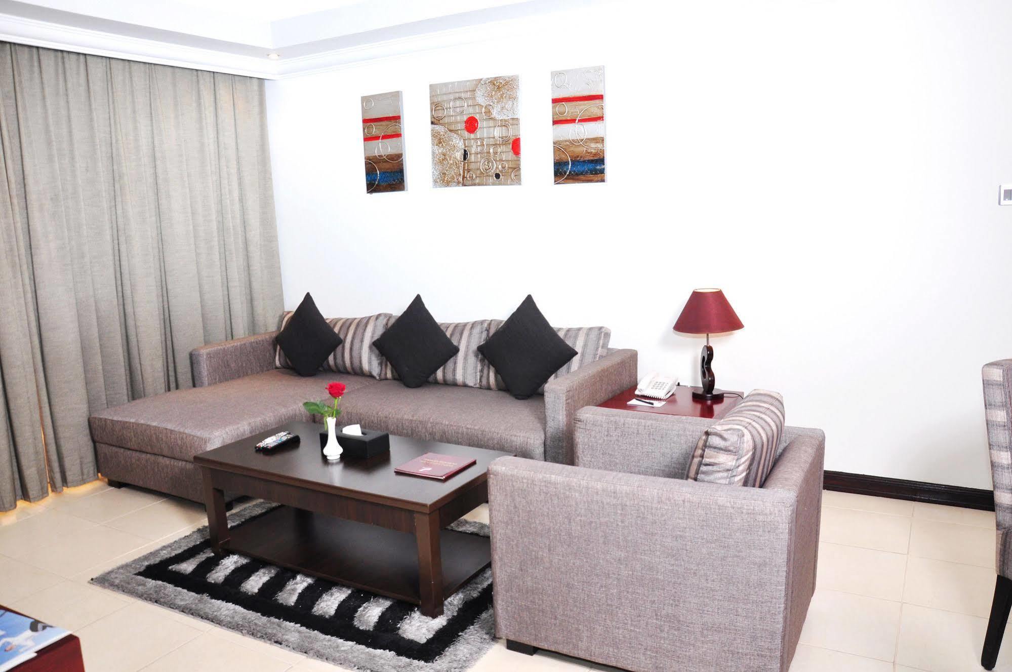Ewan Ajman Suites Hotel Exterior foto