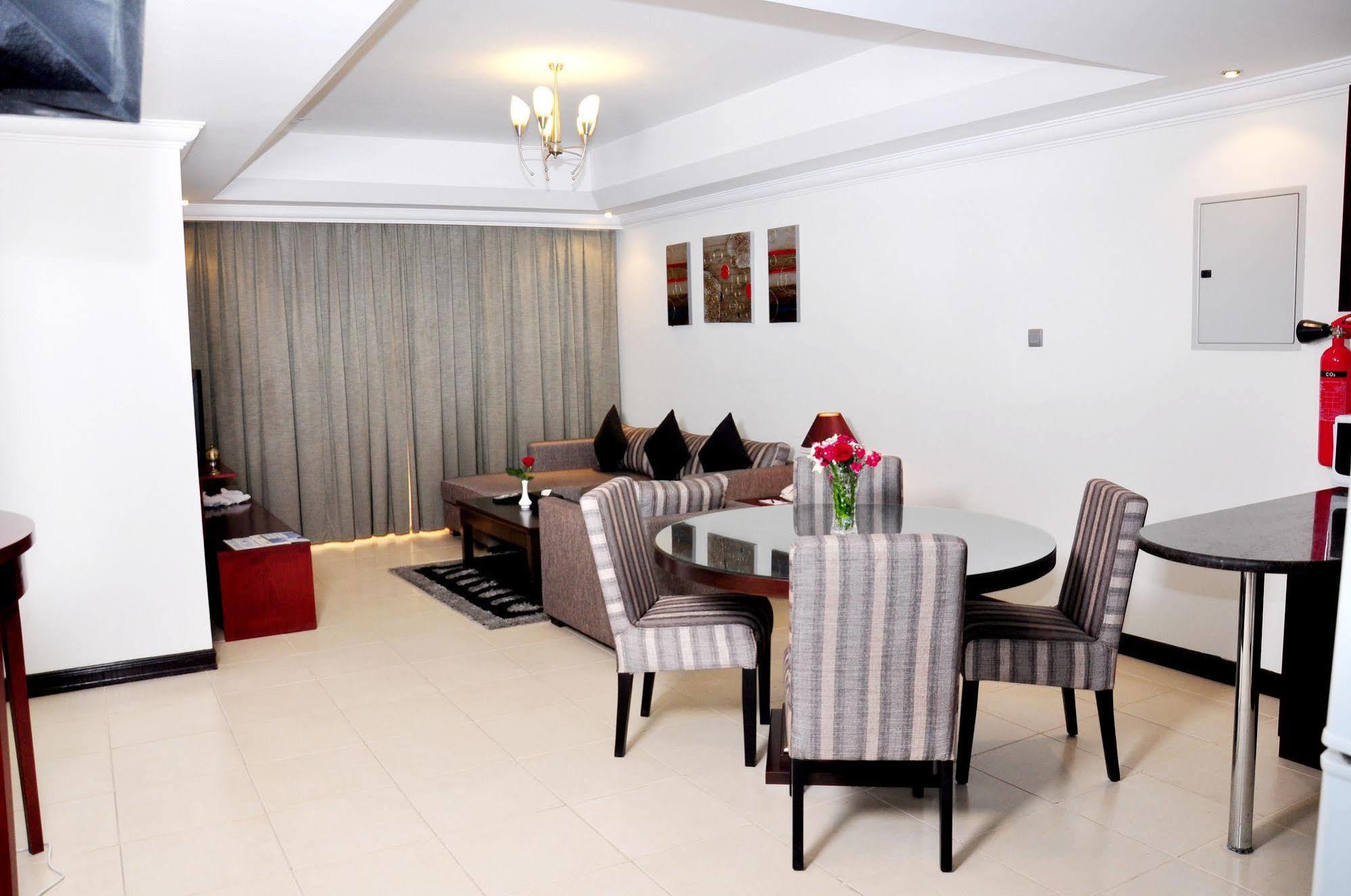 Ewan Ajman Suites Hotel Exterior foto