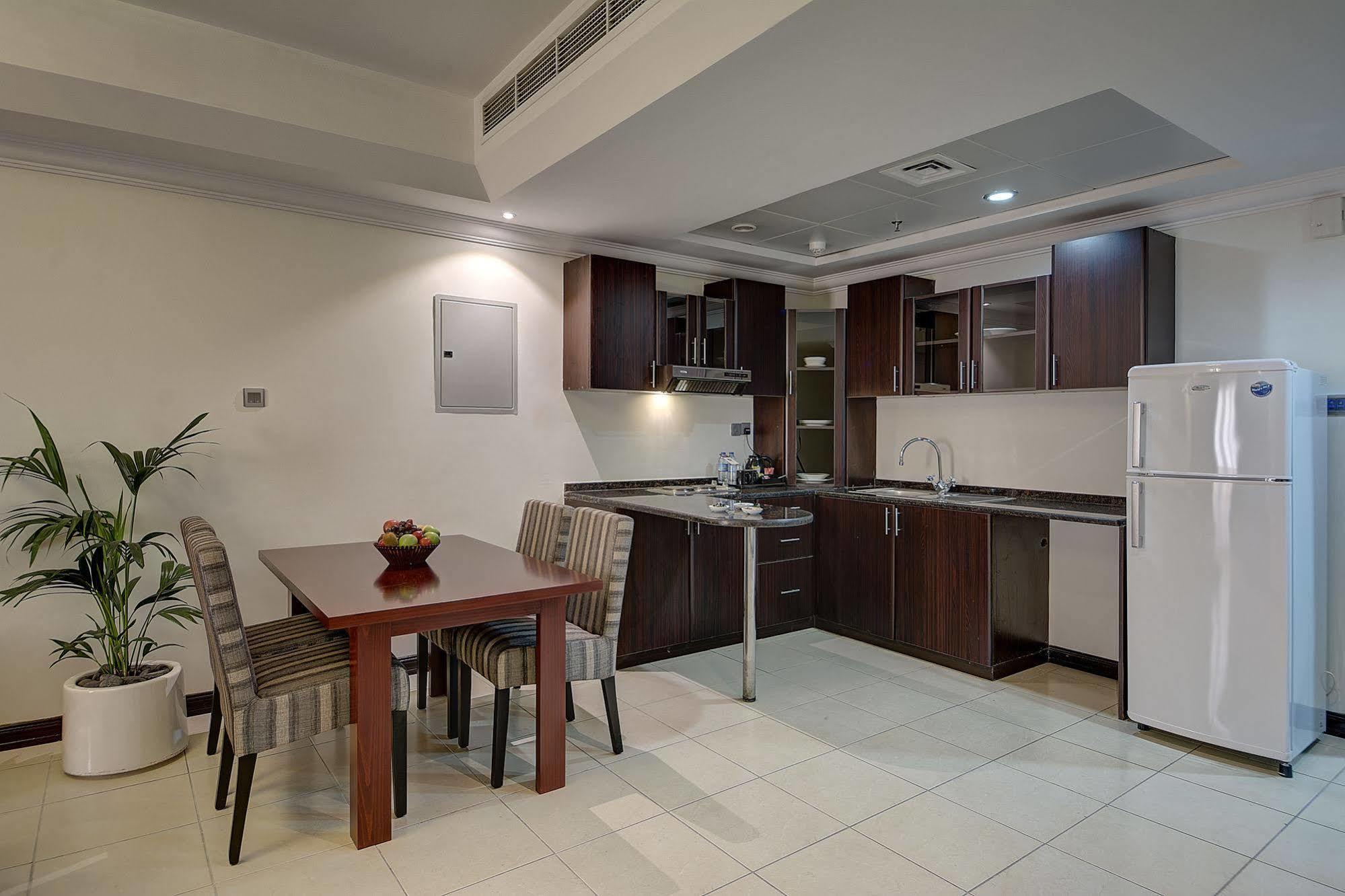 Ewan Ajman Suites Hotel Exterior foto