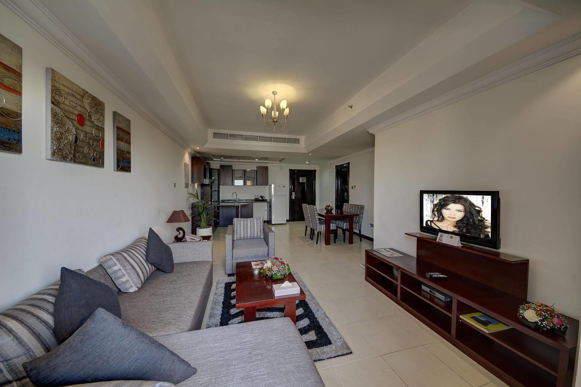 Ewan Ajman Suites Hotel Exterior foto